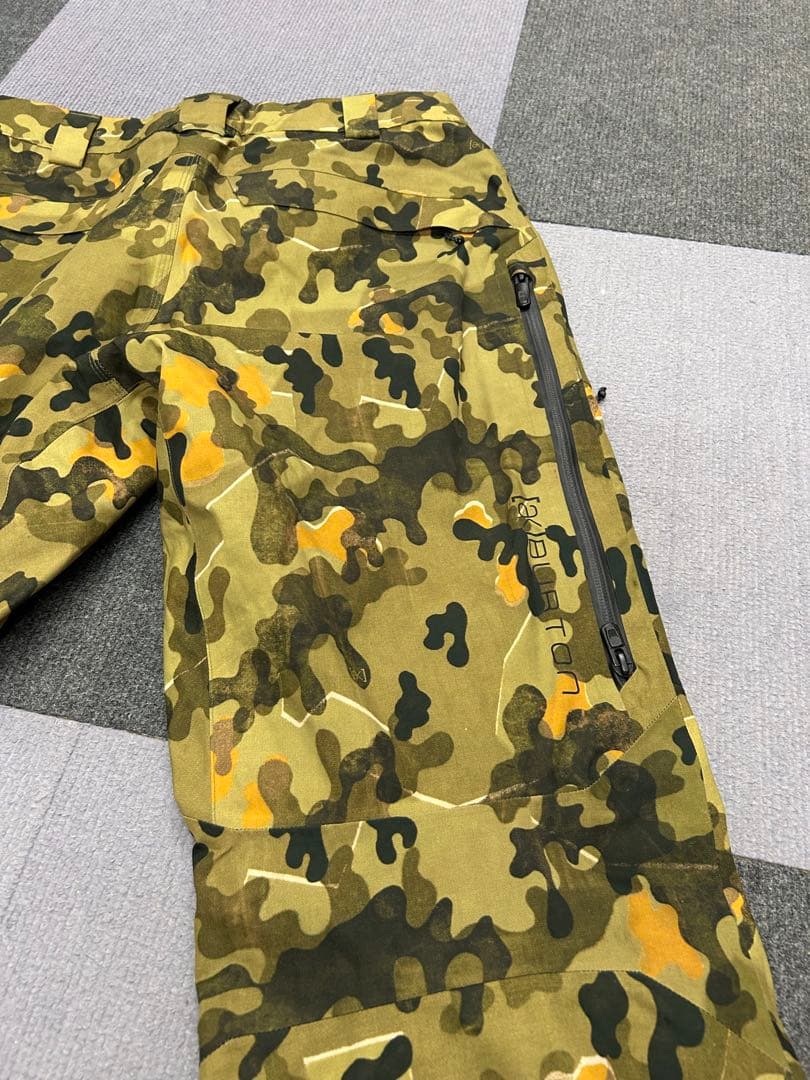 Burton ak 迷彩柄 スノーボードパンツ