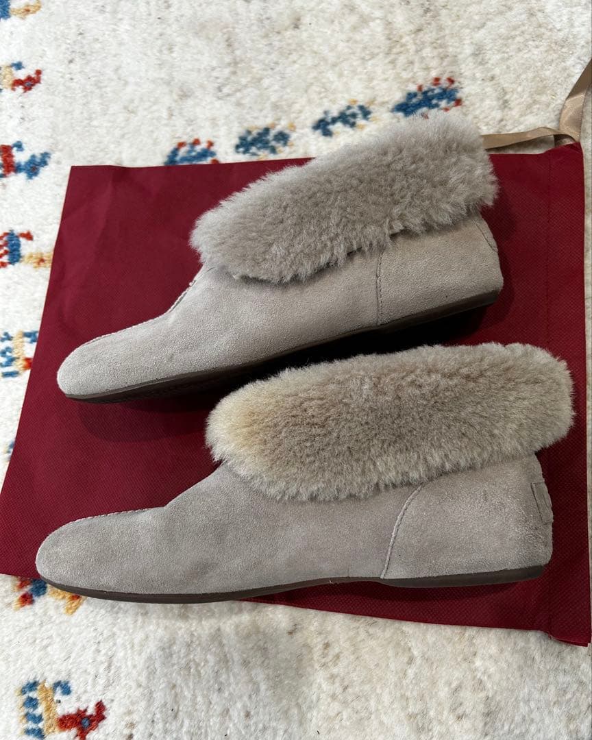 UGG ムートンブーツ　ライトグレー