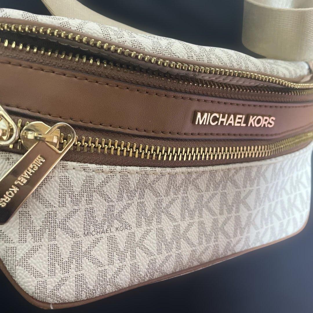 MICHAEL KORS （マイケルコース）ボディバッグホワイト✕ブラウン