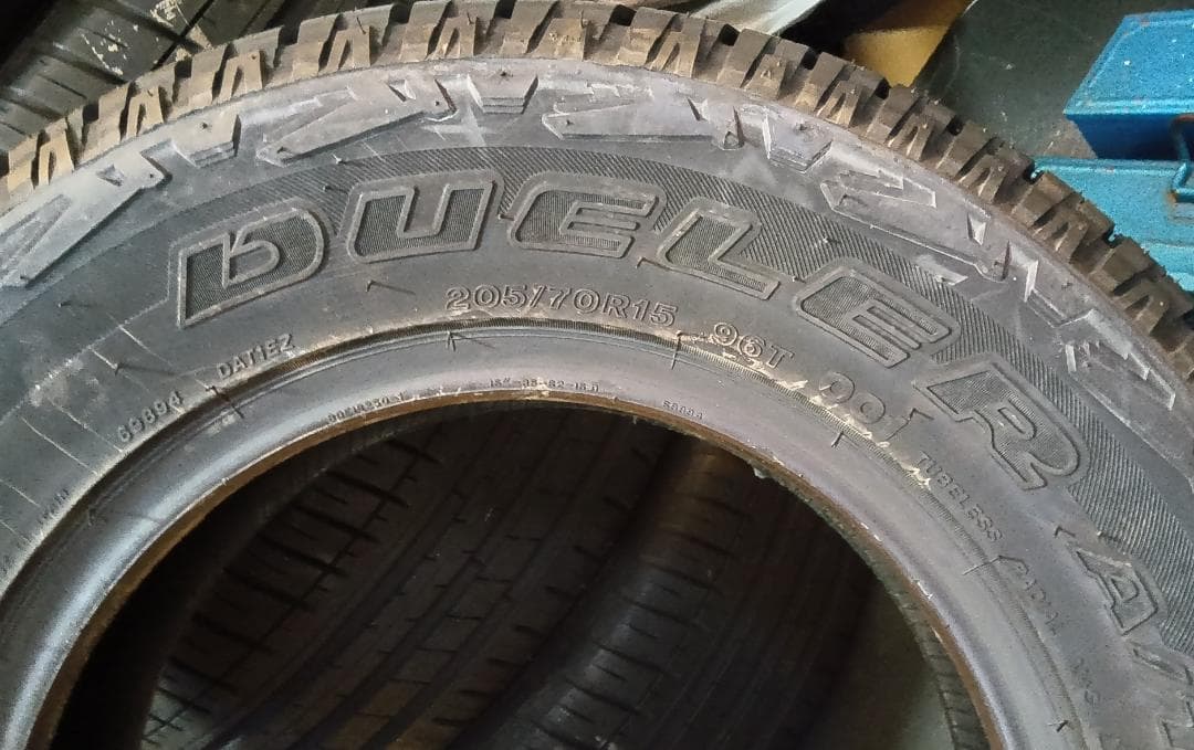 送料含その②　2本未使用ブリヂストンデューラーA/T001　205/70R15
