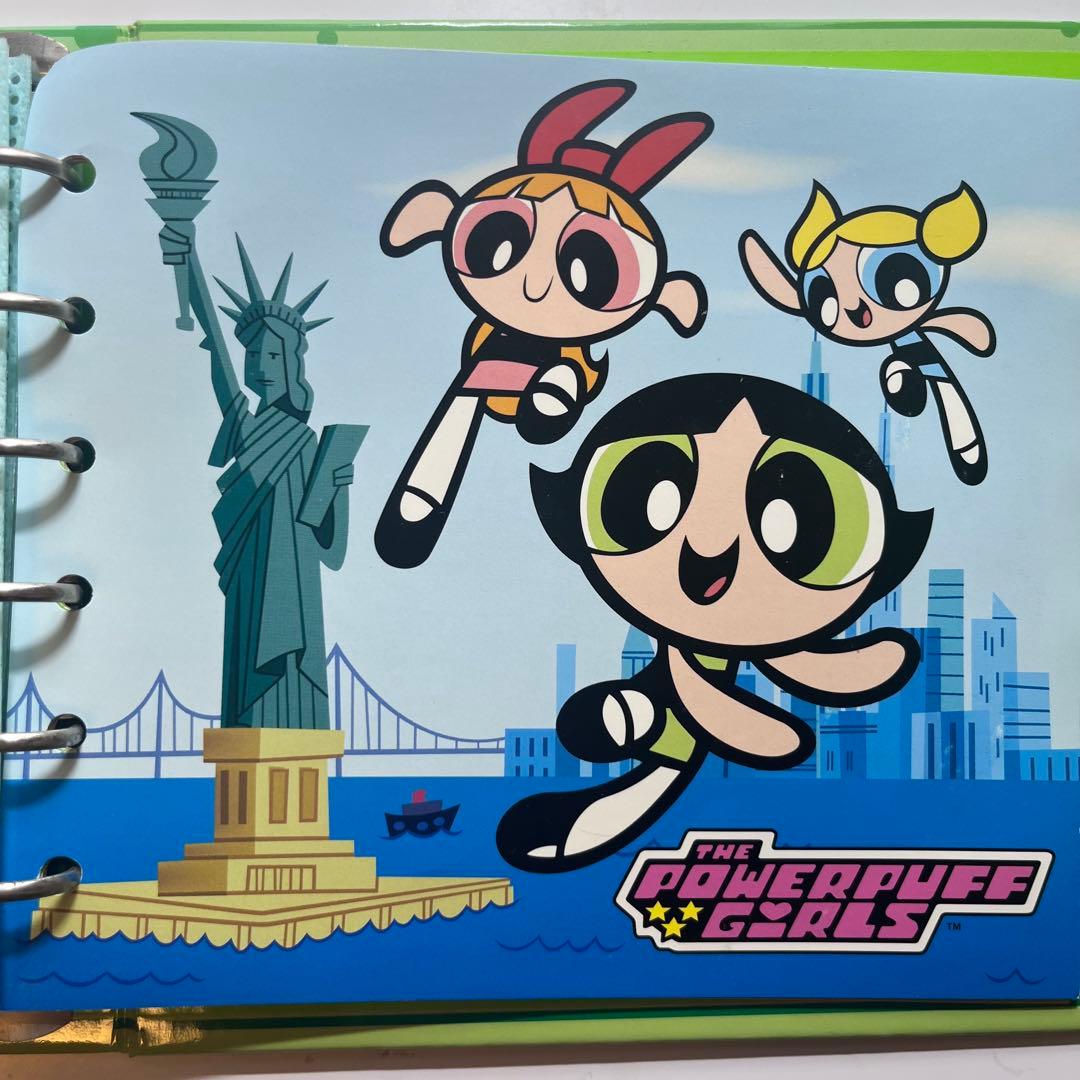 パワーパフガールズバターカップ　DVD BOX のDVDとケース＋グッズ