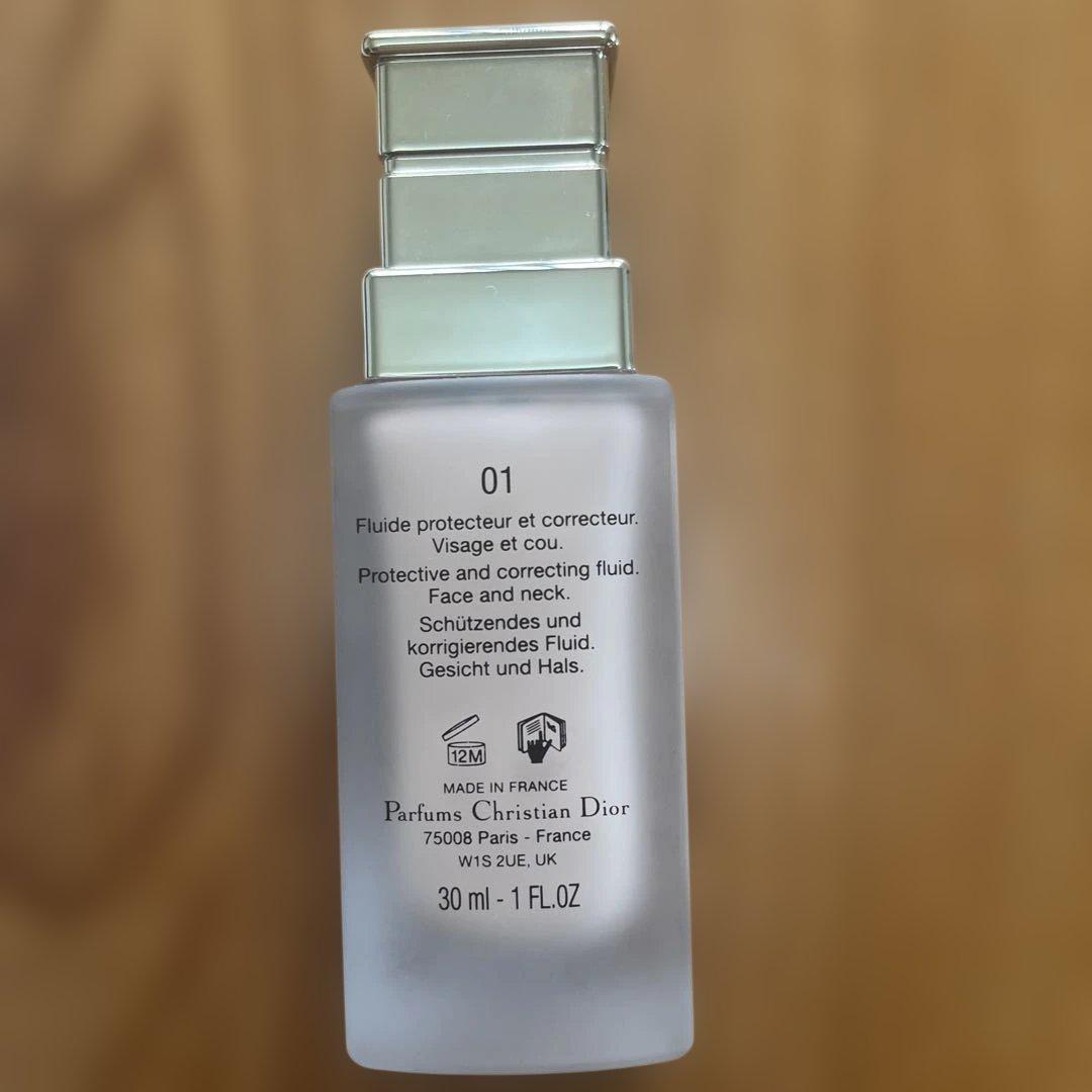 Dior Prestige Light-In-White BBクリーム 01