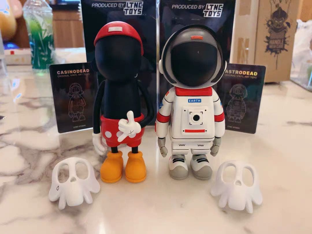 アストロデッド　ホワイト　宇宙飛行士　髑髏　フィギュア　アートトイ　海外限定