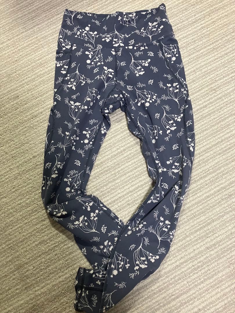 emmi yoga セットアップ　花柄　セットアップ　上下　ネイビー　サイズ1