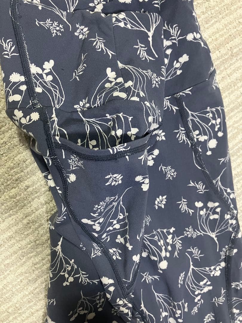 emmi yoga セットアップ　花柄　セットアップ　上下　ネイビー　サイズ1