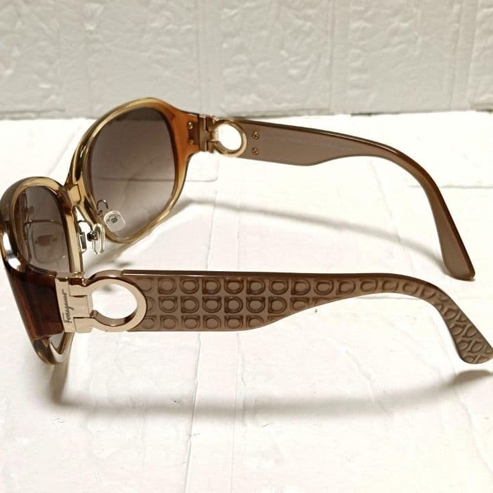 2140 Salvatore Ferragamo サングラス SF609 SA