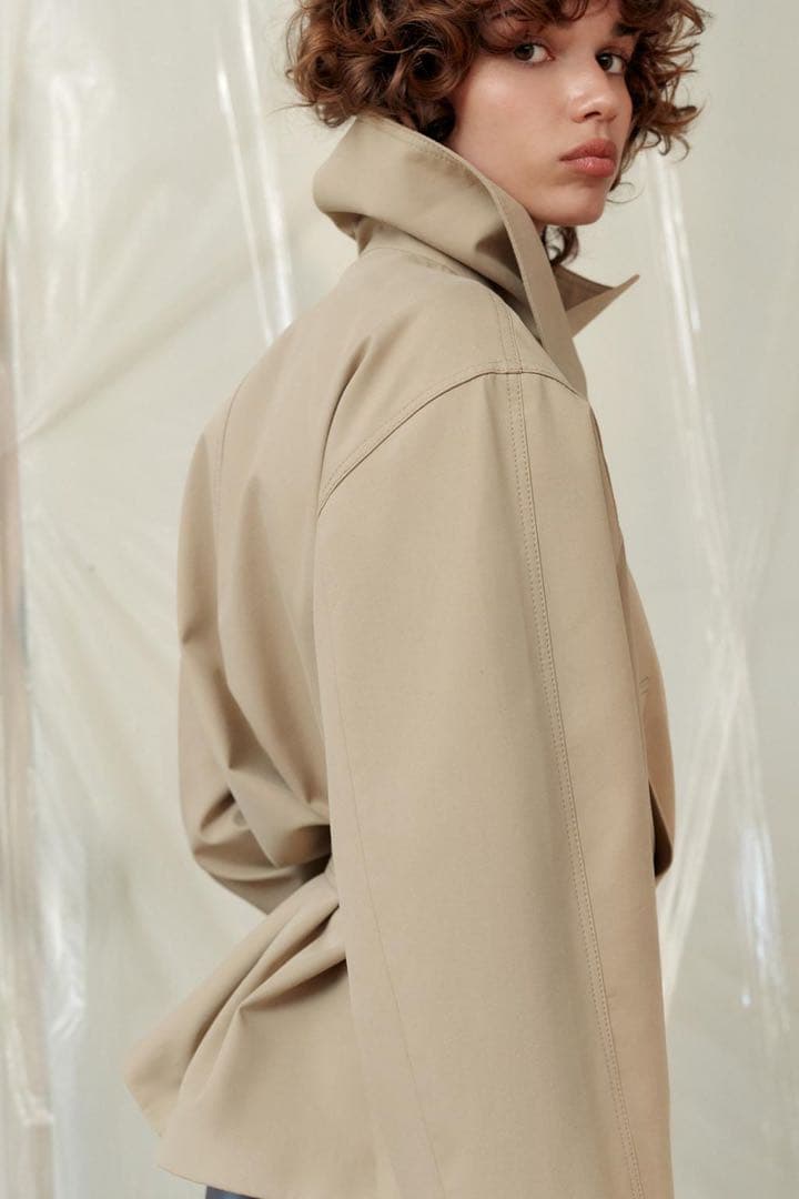 完売品ZARA ショートトレンチコートM-Lサイズ新品タグ付き