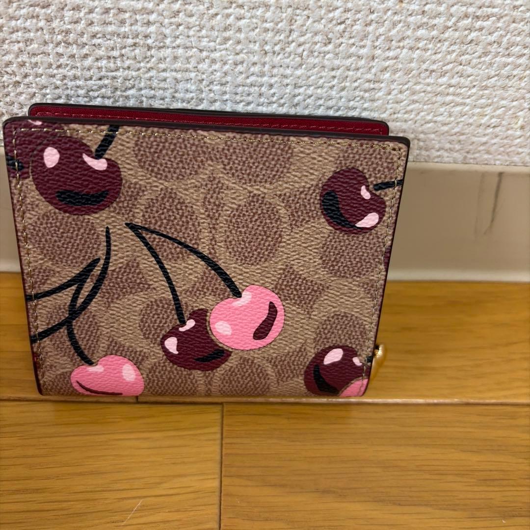 COACHコーチシグネチャーチェリープリントコンパクトウォレット