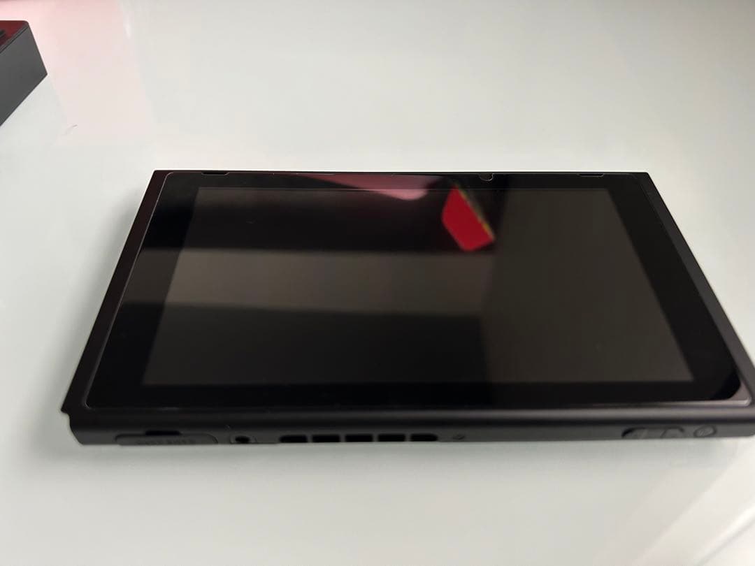 SWITCH本体+充電器 保護フィルム付（ほぼ未使用）