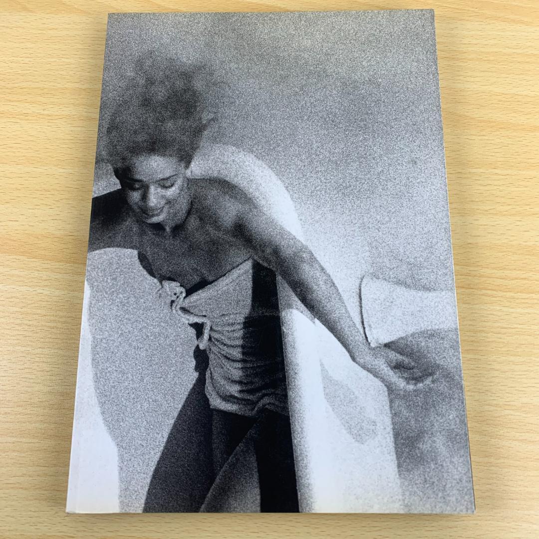 【希少】写真集 ピナ・バウシュ ヴッパタール 25周年 記念誌 ダンス 洋書