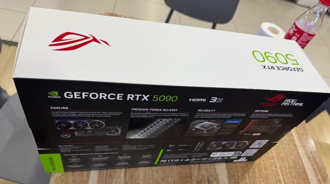 ASUS ROG ASTRAL RTX 5090 新品未開封