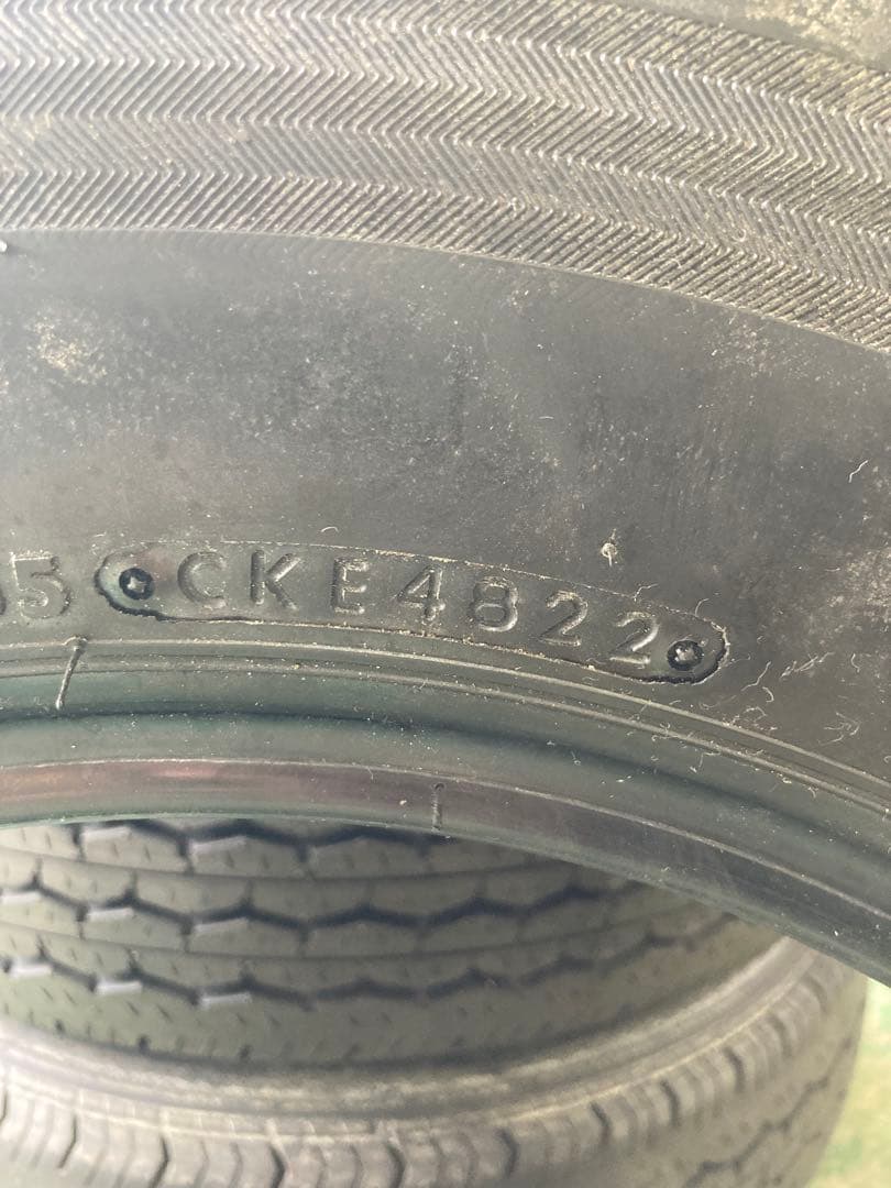ハイエース キャラバン ノーマルタイヤ 195/80R15 【在庫限り】残り2本