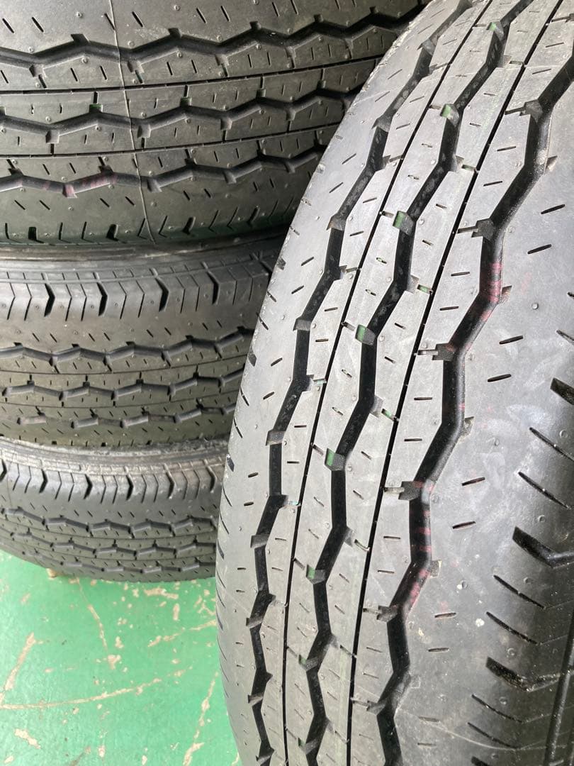 ハイエース キャラバン ノーマルタイヤ 195/80R15 【在庫限り】残り2本