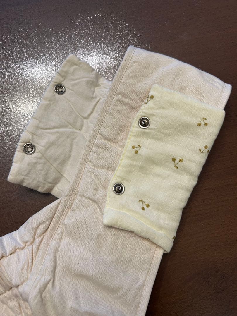 【エアリコ】抱っこ紐【未使用のよだれカバー付き】