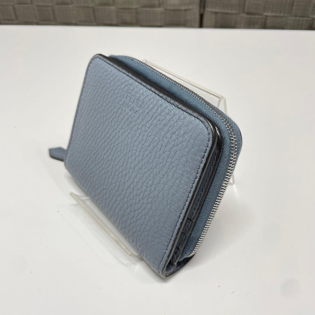 フ*☻様 FENDI 二つ折り財布 ライトブルー