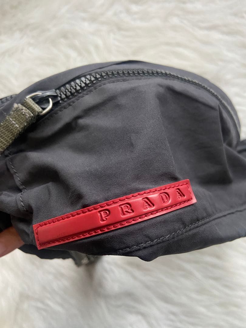 レア　Prada ウエストバッグ　unisex 男もおすすめ