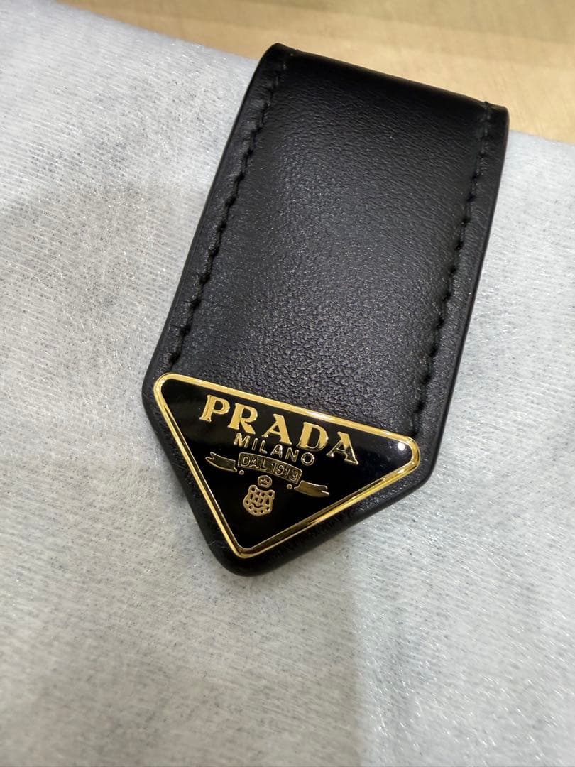 PRADA ブラック　二つ折り財布