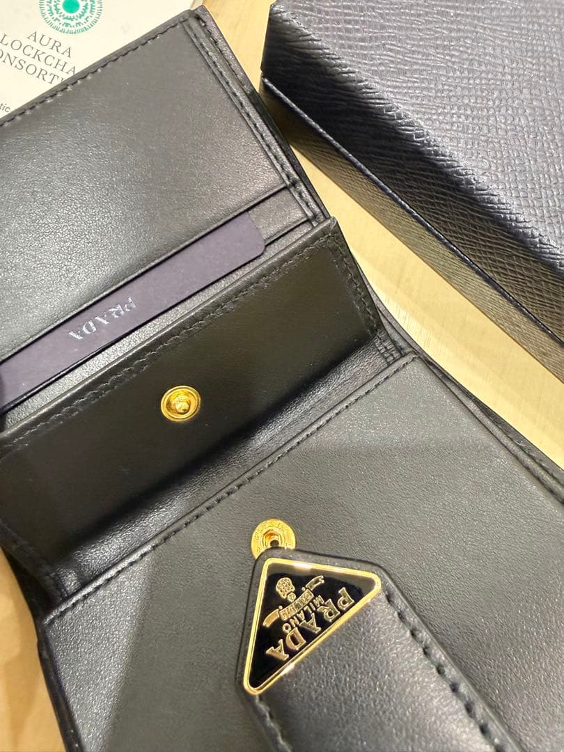 PRADA ブラック　二つ折り財布