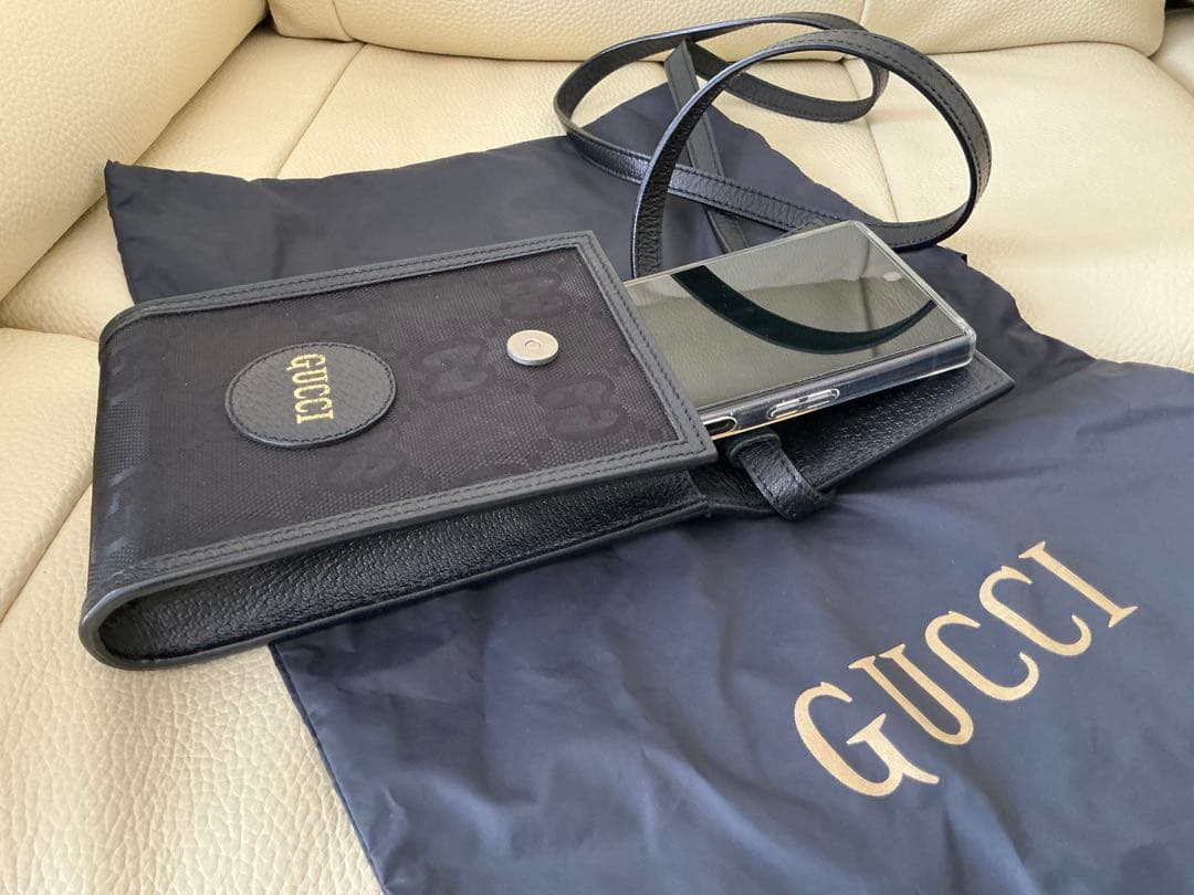 ◾️未使用クラス　GUCCI 男女兼用スマホケース