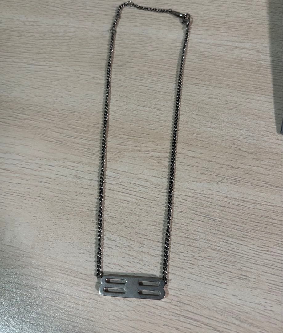 BALENCIAGA BBネックレス