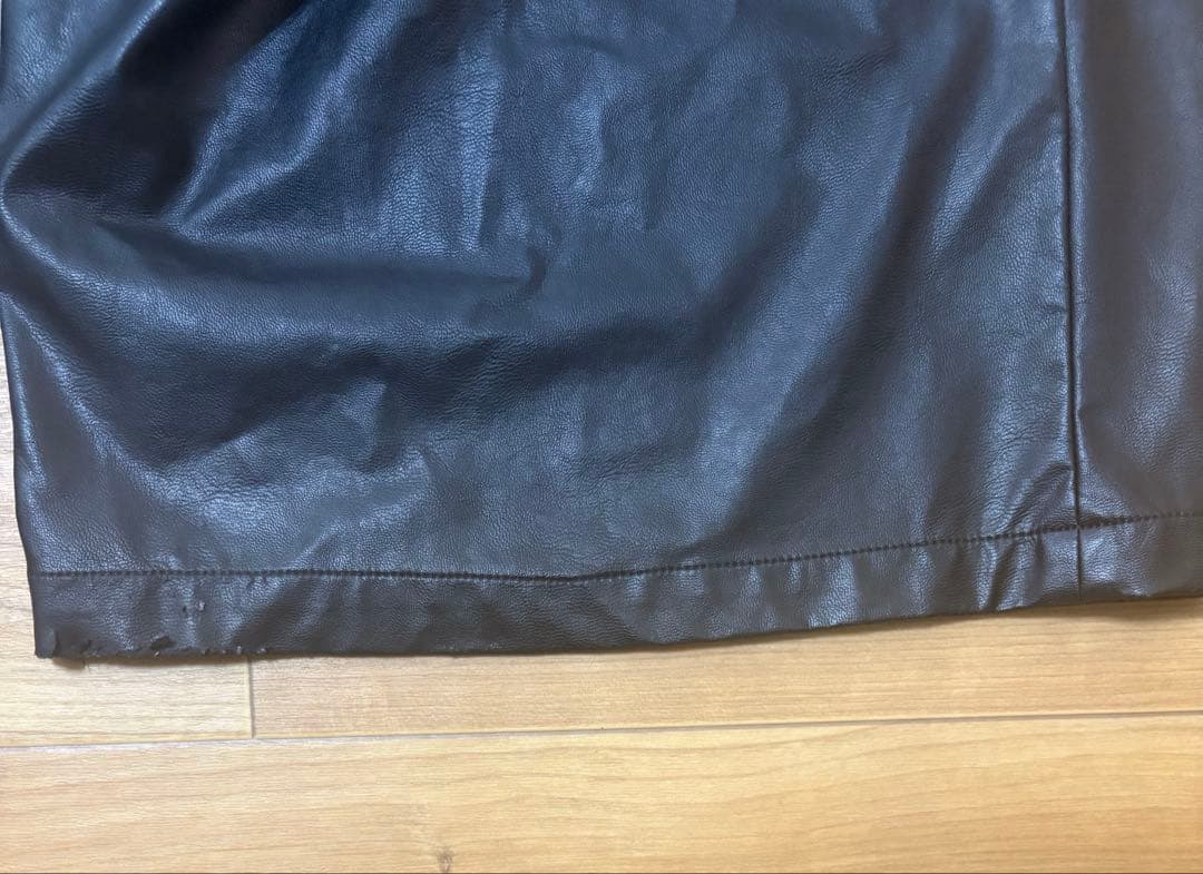 MM6 Maison Margiela ブラックドレープフェイクレザーパンツ