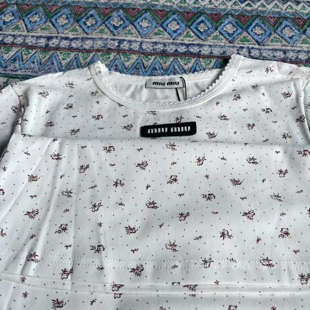 Miu Miu ホワイトTシャツ