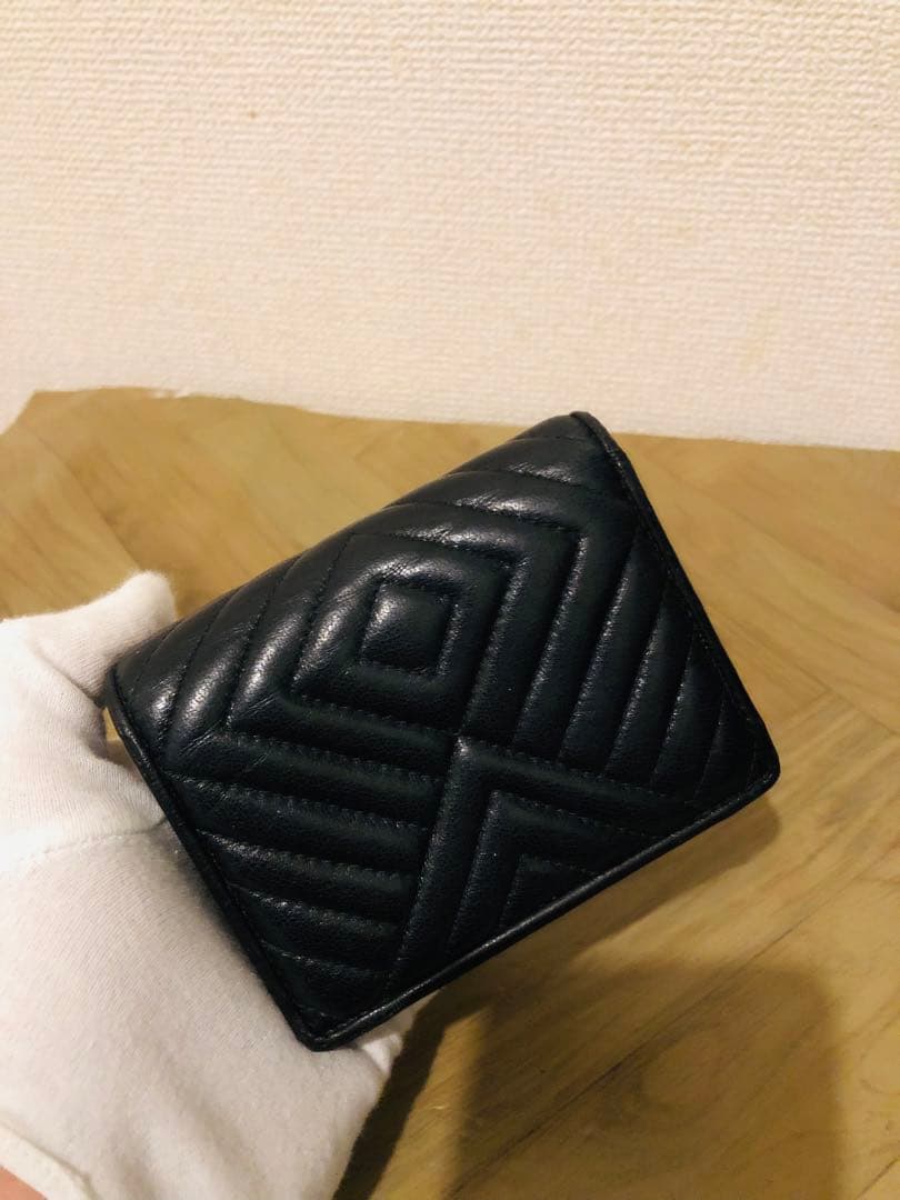 PRADA ブラック 二つ折り財布 キルティング