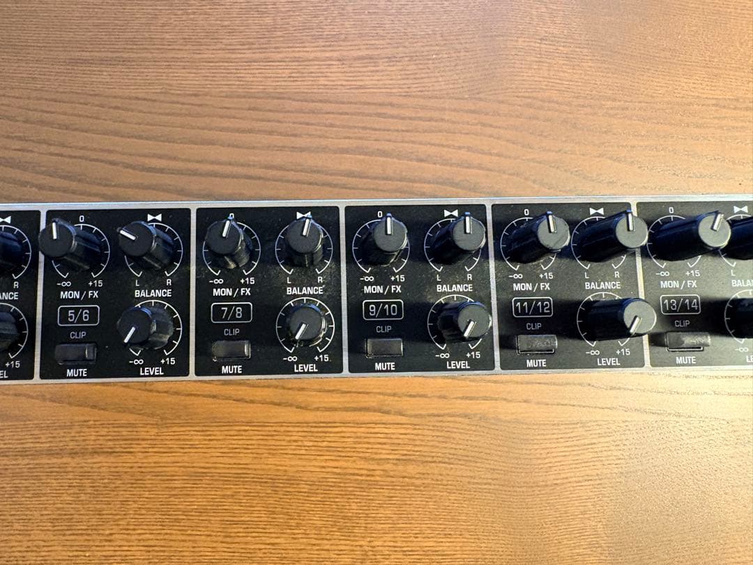 Behringer RX1602 アナログミキサー