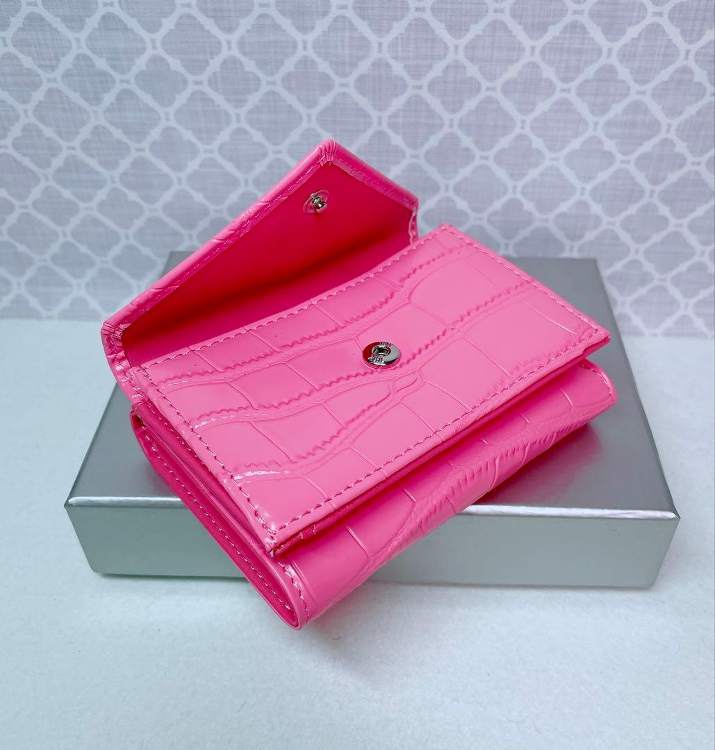 新作✨️【内柄も素敵☆最新】Vivienne Westwood 三折財布