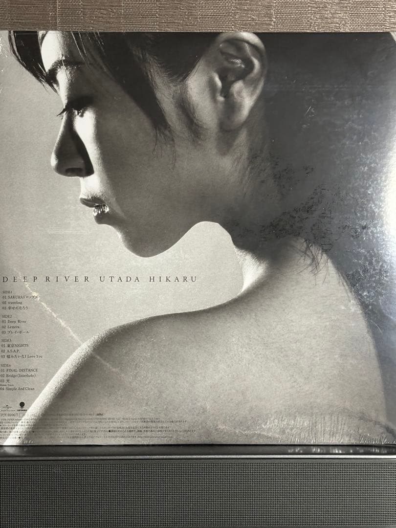 宇多田ヒカル LPレコード２枚組アルバム「DEEP 」新品未開封美品