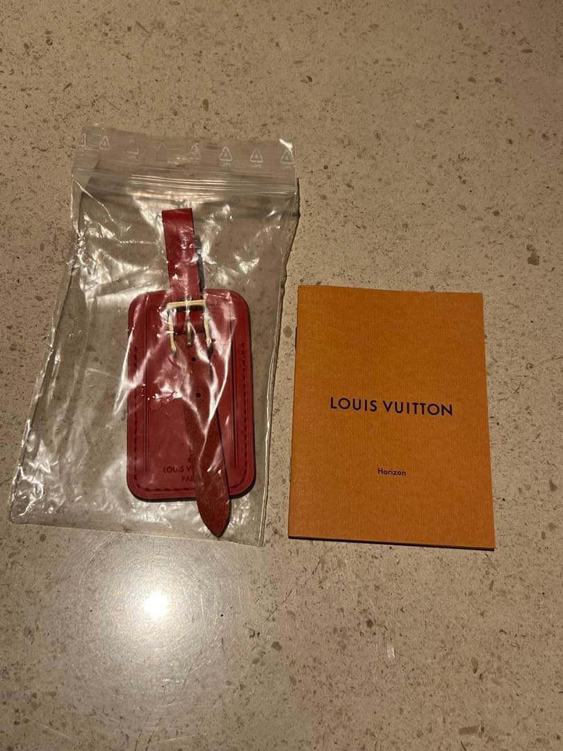 LOUIS VUITTON レザー ネームタグ レッド