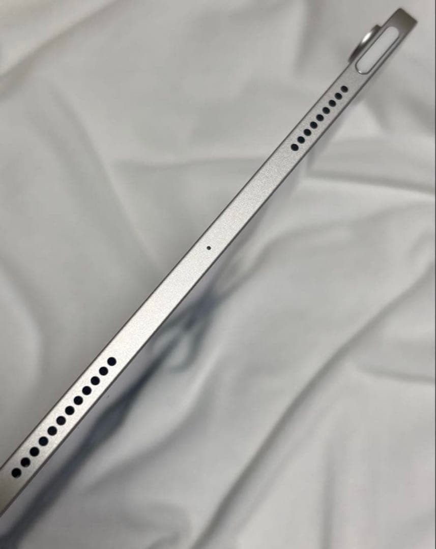 iPad Air第五世代スターライト64GB ※キーボードケース無sakura様
