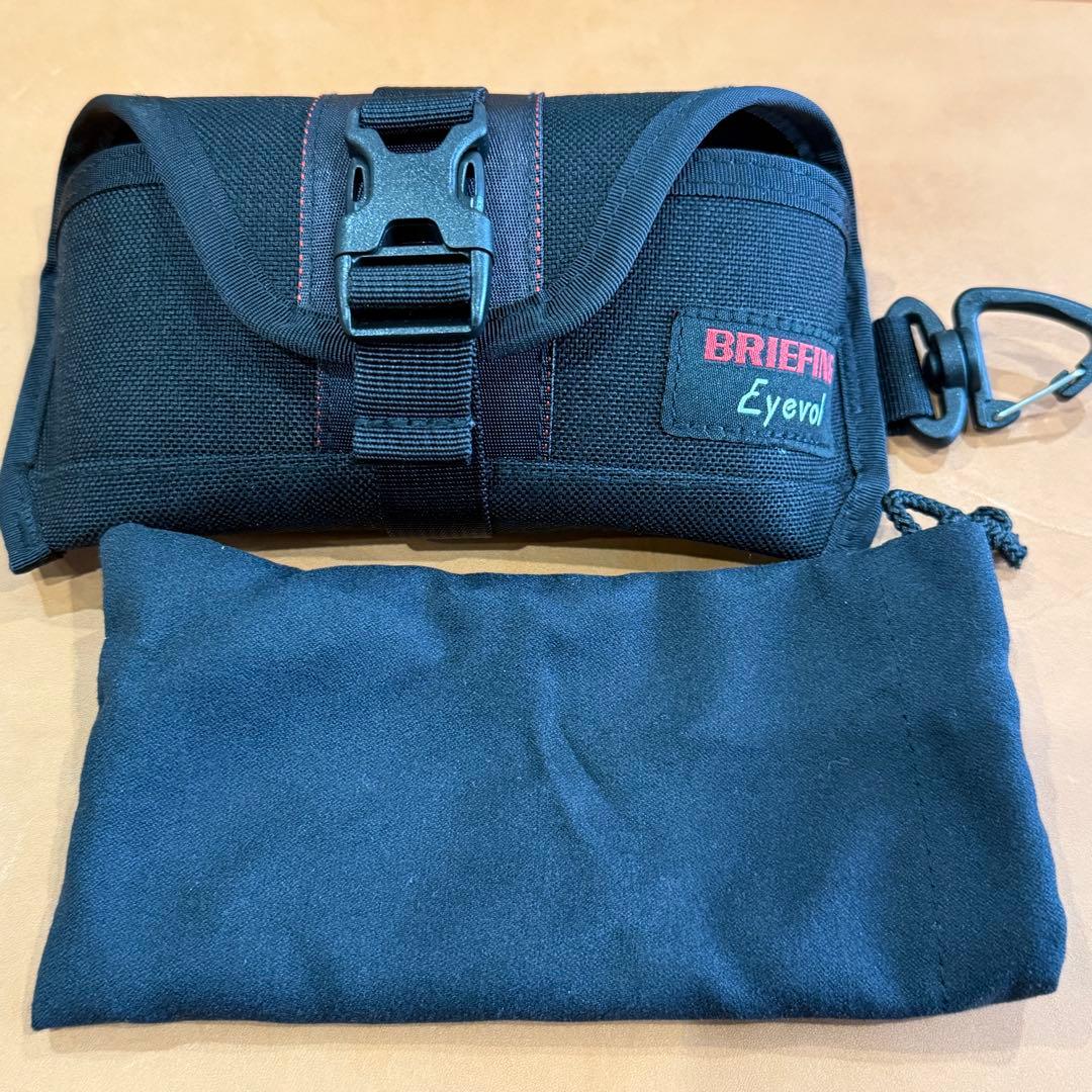 小物 BRIEFING x Eyevol MELLICK