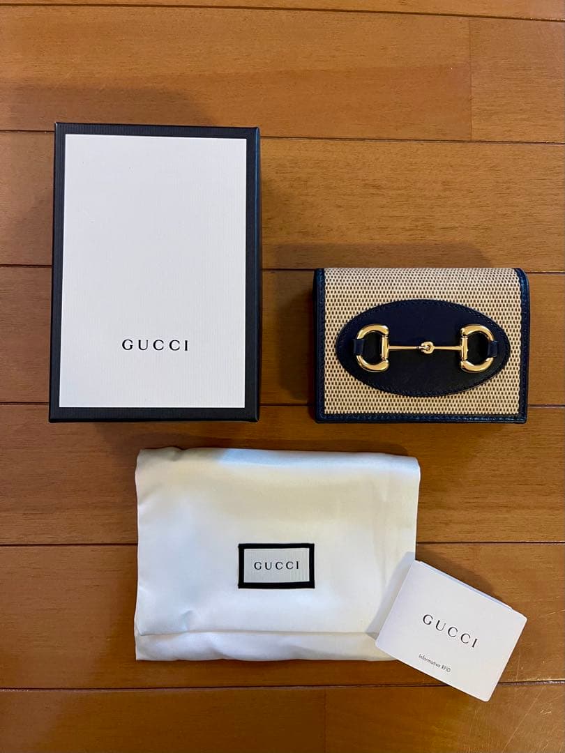 GUCCI グッチ　ネイビーとベージュの二つ折り財布