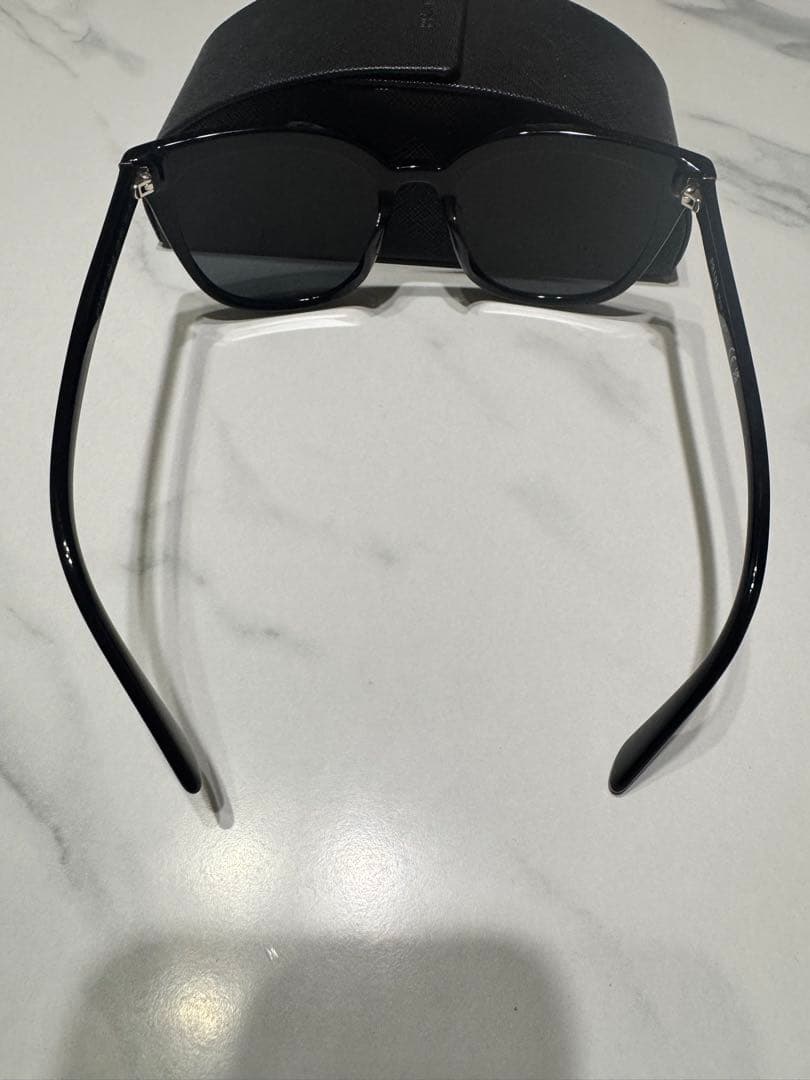 【値下げ不可‼️】PRADA ブラック サングラス ケース付き