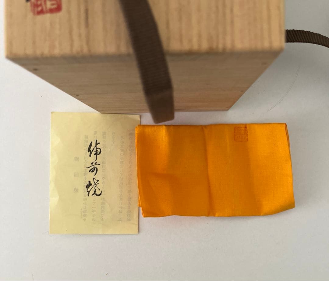 備前焼ハンドメイド醤油注ぎ（茶色、皿付き）　味わい深い器です