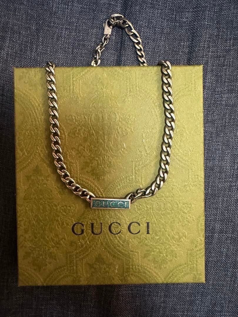 GUCCI ロゴ エナメルプレートチェーンネックレス