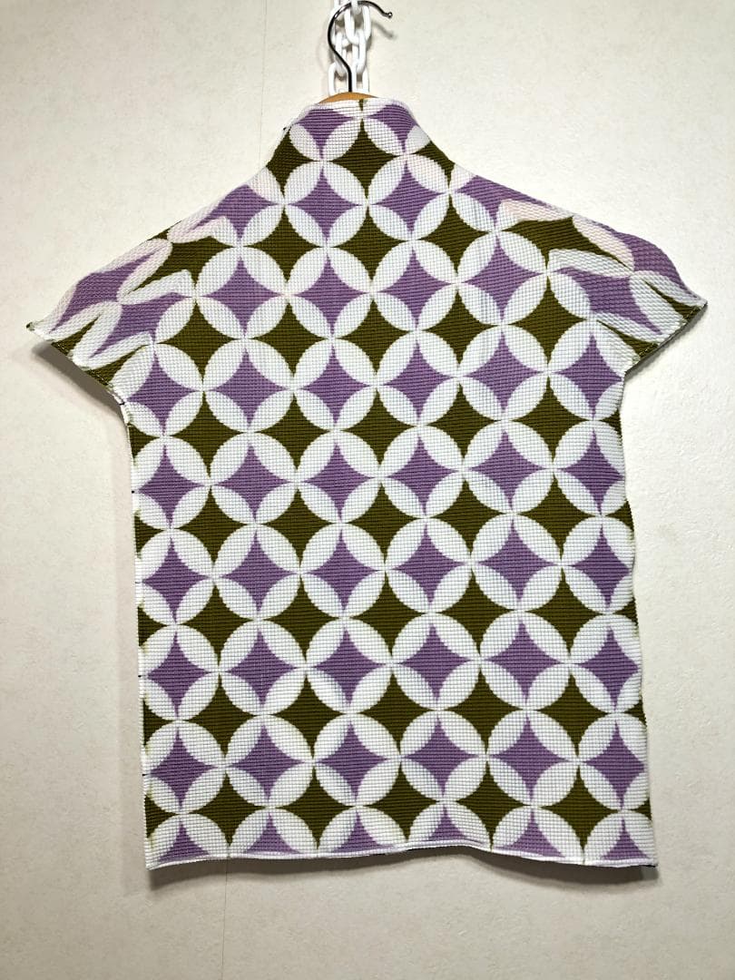 049051 ISSEY MIYAKE PLEATS (T.) プリ