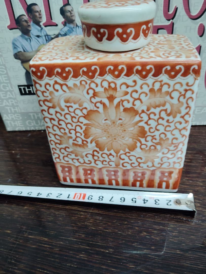 中国美術　赤絵　壺　時代物　アンティーク　レトロ