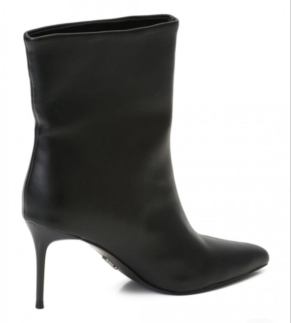 新品STEVE MADDEN レディース ショートブーツ　23.5cm 箱付き