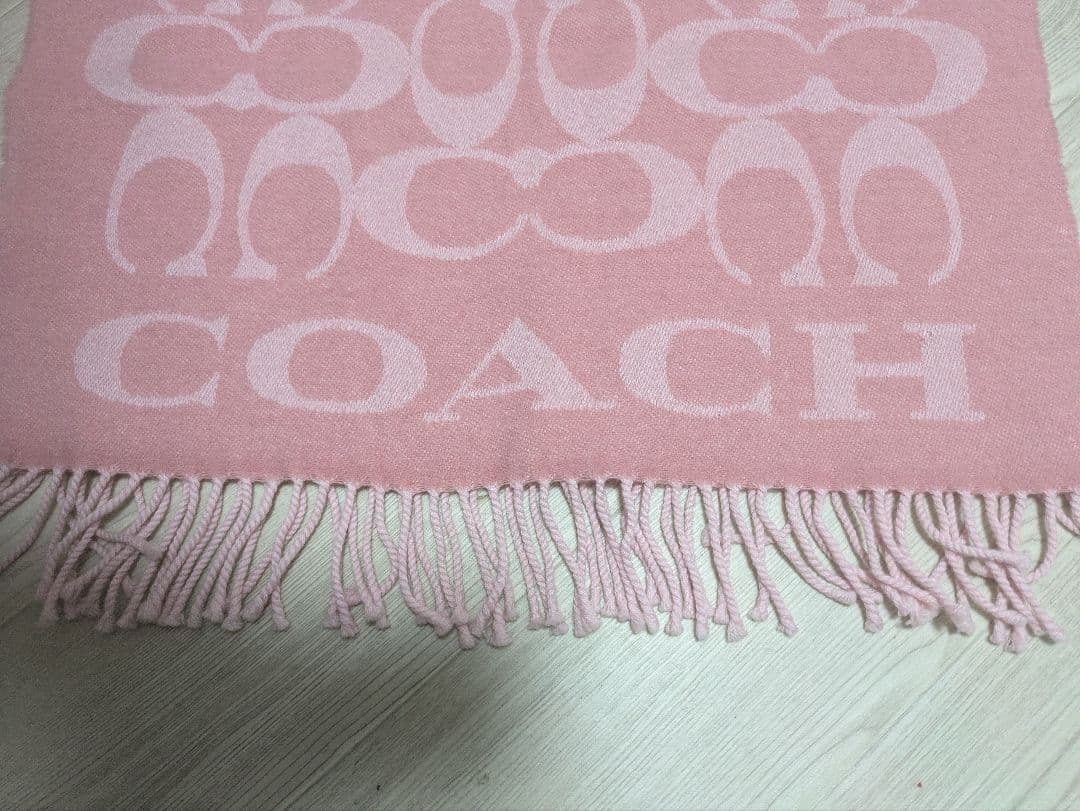 COACH ピンク ロゴ入りマフラー フリンジ付き