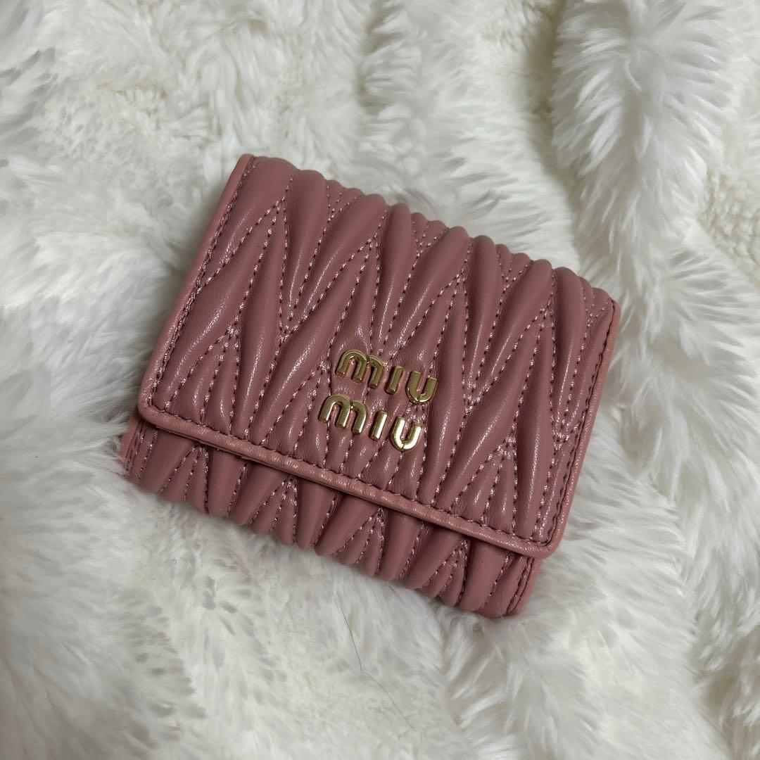miumiu 三つ折財布 ピンク