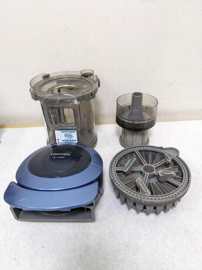 TOSHIBA VC-J2000 サイクロン式掃除機 2013年製 ヘッド無し