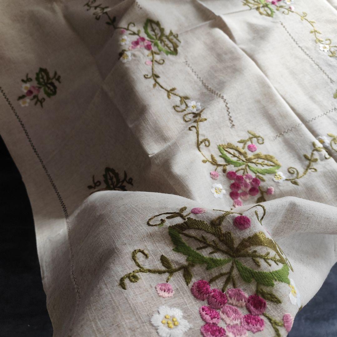 ヴィンテージ 混紡リネン 葡萄蔓 手刺繍　大判テーブルクロス