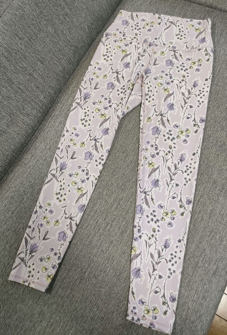 ㉚【美品】SUKALA スカーラ LAVA レギンス 花柄 M ライラック