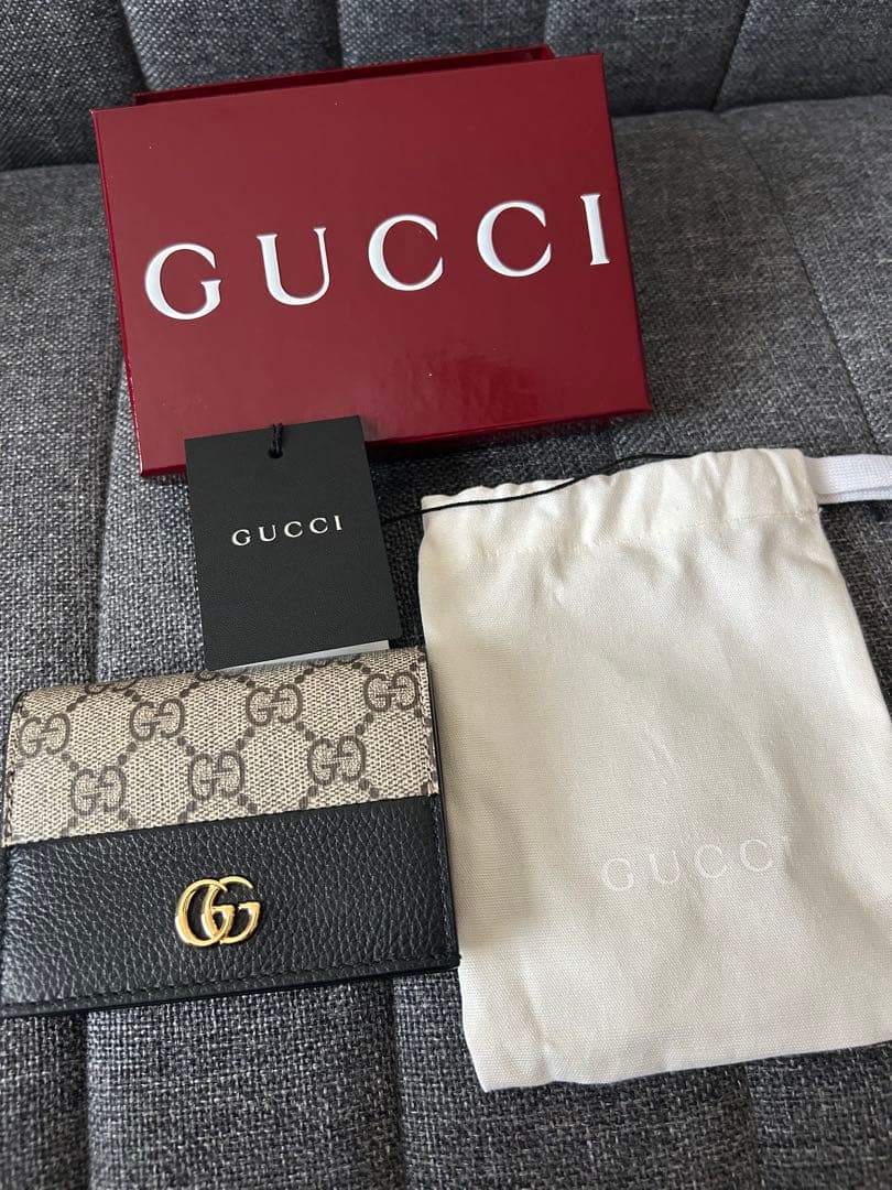 GUCCI 二つ折り財布 ブラック ベージュ