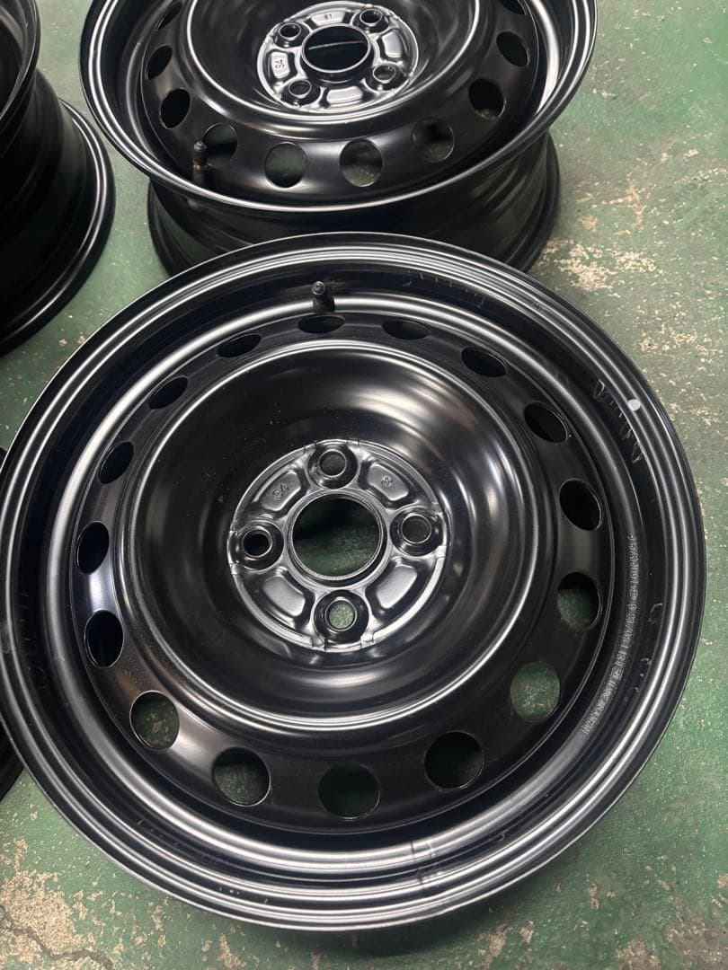 トヨタ　純正　スチールホイール　15インチ 黒鉄　4本セット　ナット付き