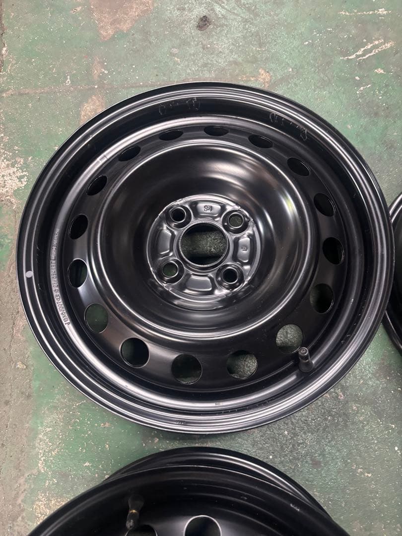 トヨタ　純正　スチールホイール　15インチ 黒鉄　4本セット　ナット付き