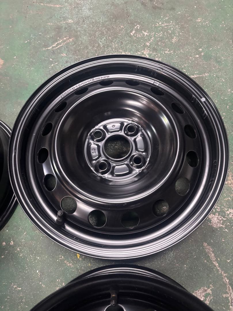 トヨタ　純正　スチールホイール　15インチ 黒鉄　4本セット　ナット付き