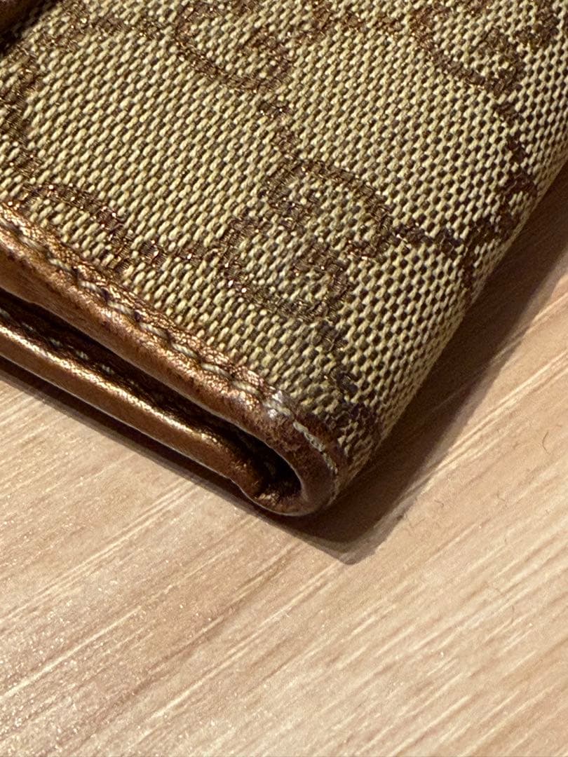 【美品】GUCCI ラブリー GGキャンバス インターロッキング 二つ折り財布